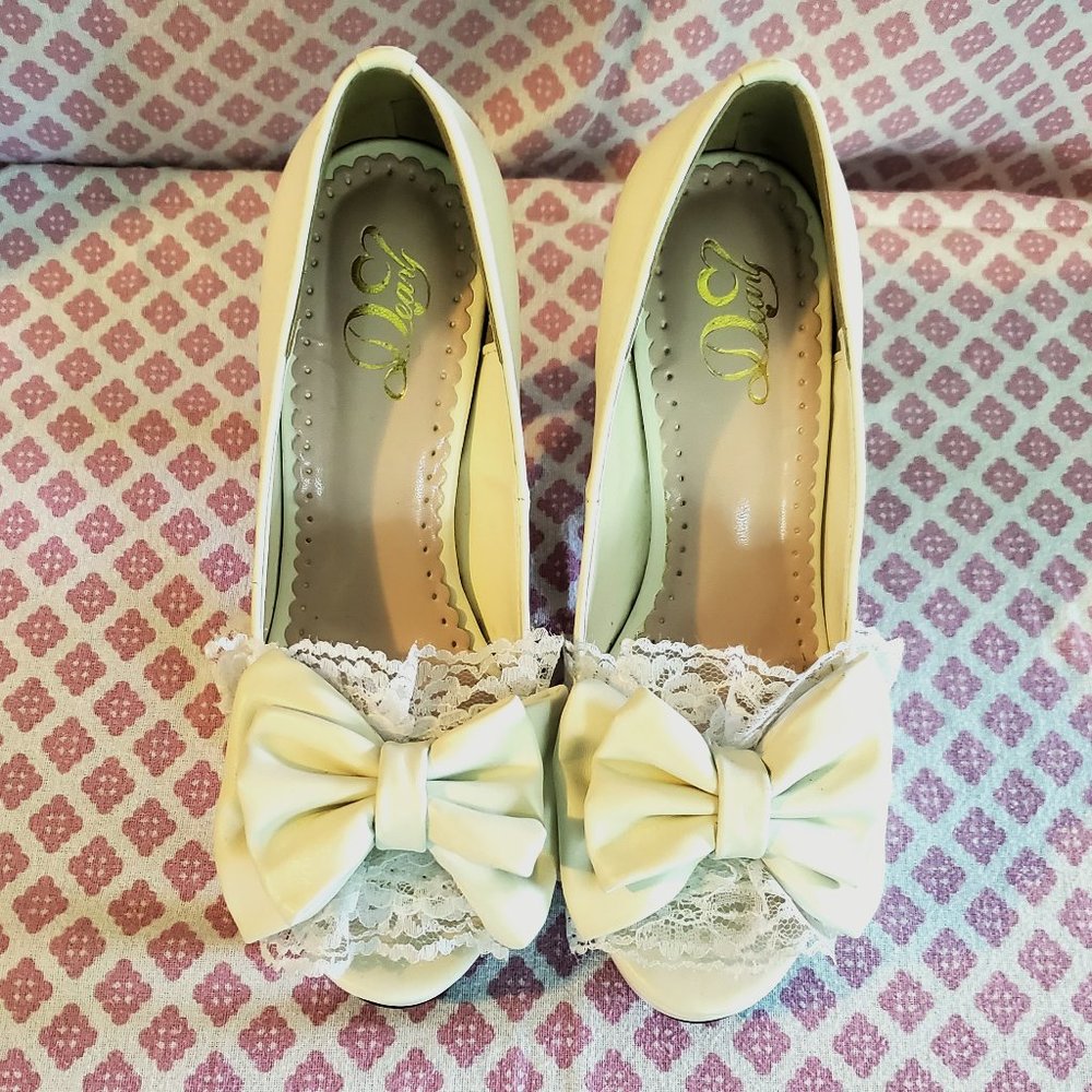 Discontinued Yumetenbo Off-White Hime Gyaru Peep-toe Shoes